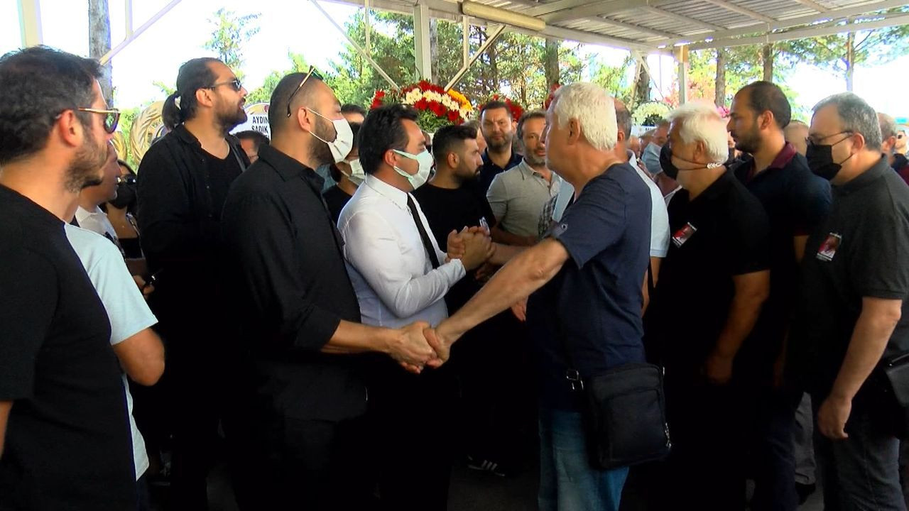 Çiftlik evinde vahşice öldürülen eğitimci Nazmi Arıkan son yolculuğuna uğurlandı - Sayfa 8