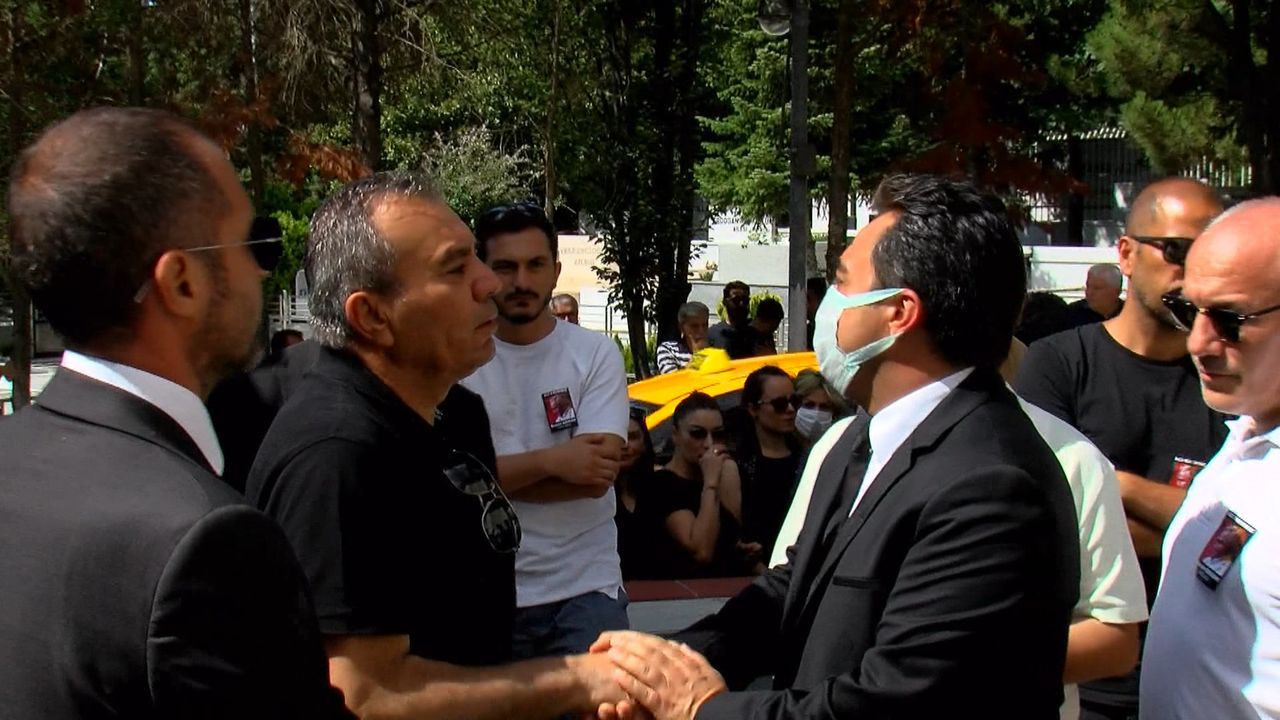 Çiftlik evinde vahşice öldürülen eğitimci Nazmi Arıkan son yolculuğuna uğurlandı - Sayfa 7