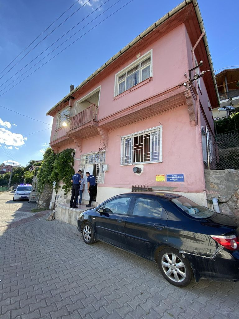 Yaşlı kadın evinin salonunda çıplak halde ölü bulundu - Sayfa 5