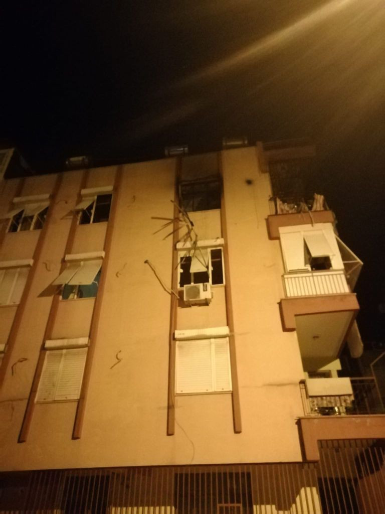 Evde çıkan yangında can pazarı! 2 küçük çocuk alevlerin arasında mahsur kaldı - Sayfa 11