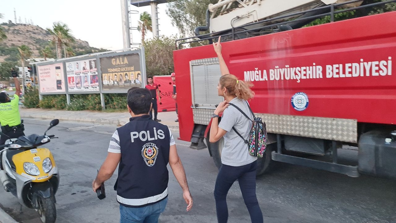 Bodrum'da korku dolu anlar! 50 metrelik direğin tepesine çıkıp atlamak istedi - Sayfa 5