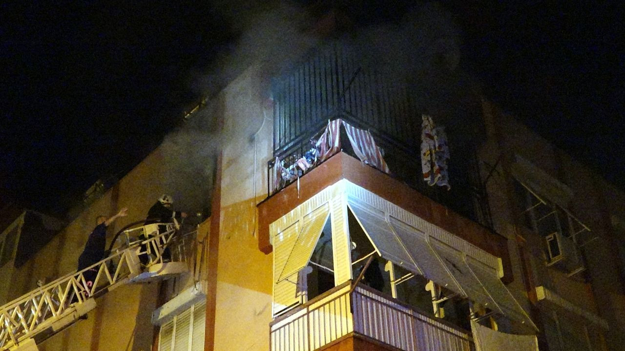 Evde çıkan yangında can pazarı! 2 küçük çocuk alevlerin arasında mahsur kaldı - Sayfa 10