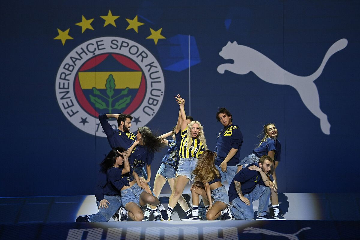 Fenerbahçe'nin yeni sezon forma lansmanı yapıldı: Ece Seçkin muhteşem performansıyla geceye damga vurdu - Sayfa 14