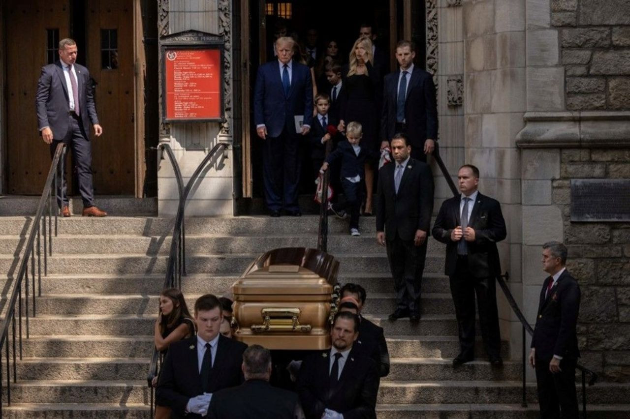 Melanie Trup, kocasının ilk eşi Ivana Trump’ın cenaze törenine katıldı. - Sayfa 5