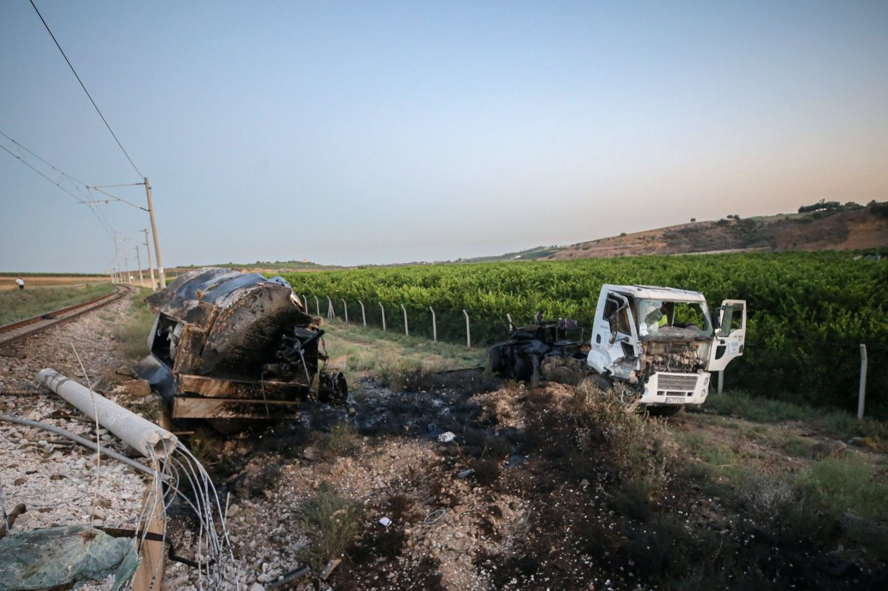 Yük treni kamyonete çarptı: 1 ölü, 1 yaralı - Sayfa 8