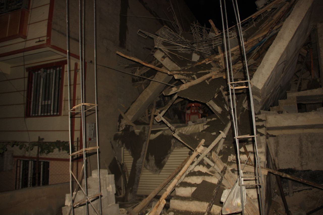 İnşaat çöktü, molozların altında kalan 3 işçi kurtarıldı - Sayfa 8