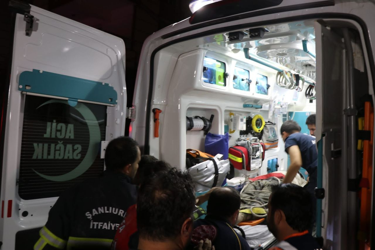 İnşaat çöktü, molozların altında kalan 3 işçi kurtarıldı - Sayfa 11