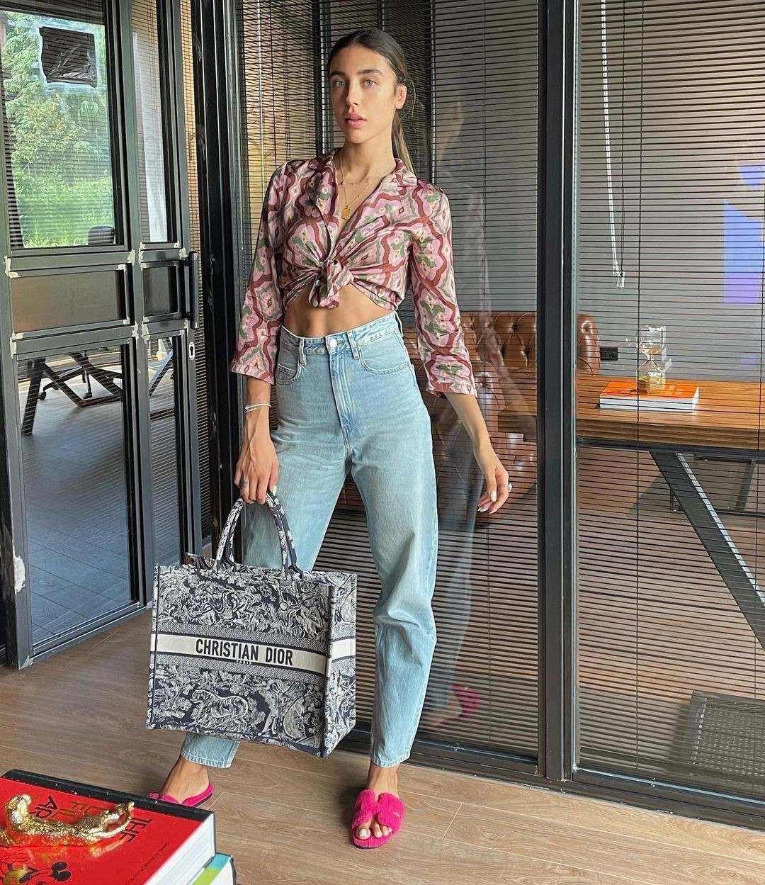 Lüks yaşantısıyla gündem olan Özlem Ada Şahin hakkında 'replika' iddiası - Sayfa 11