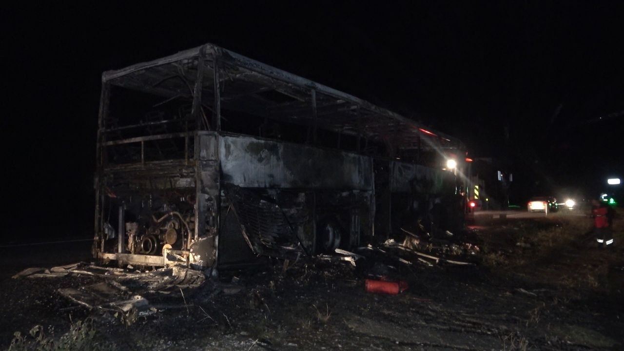 Yolcu otobüsünde faciadan dönüldü! Alevlerin sardığı araç küle döndü - Sayfa 5