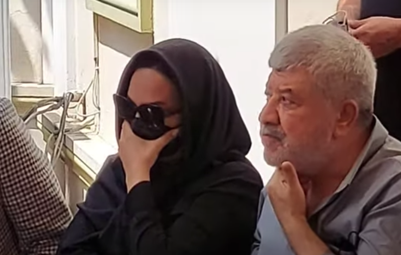 Ebru Gündeş annesi Müjgan Bilgin'i gözyaşları içinde son yolculuğuna uğurladı - Sayfa 17