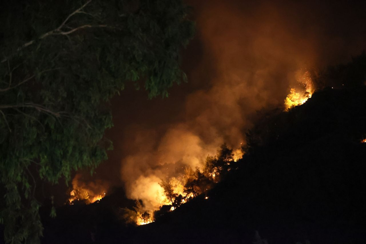 Söke'deki orman yangını kontrol altına alınmaya çalışılıyor! Gece görüşlü helikopterler de görevde - Sayfa 7