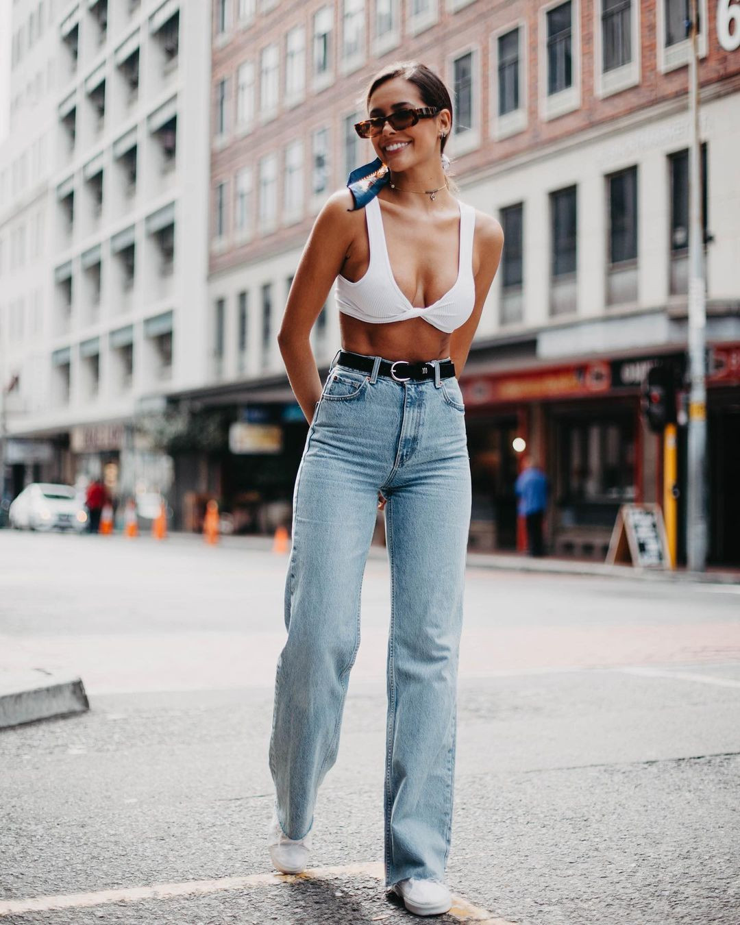 Herkes Pınar Tevetoğlu'na benzetmişti... Tarkan'ın klibindeki güzelin kimliği belli oldu - Sayfa 10