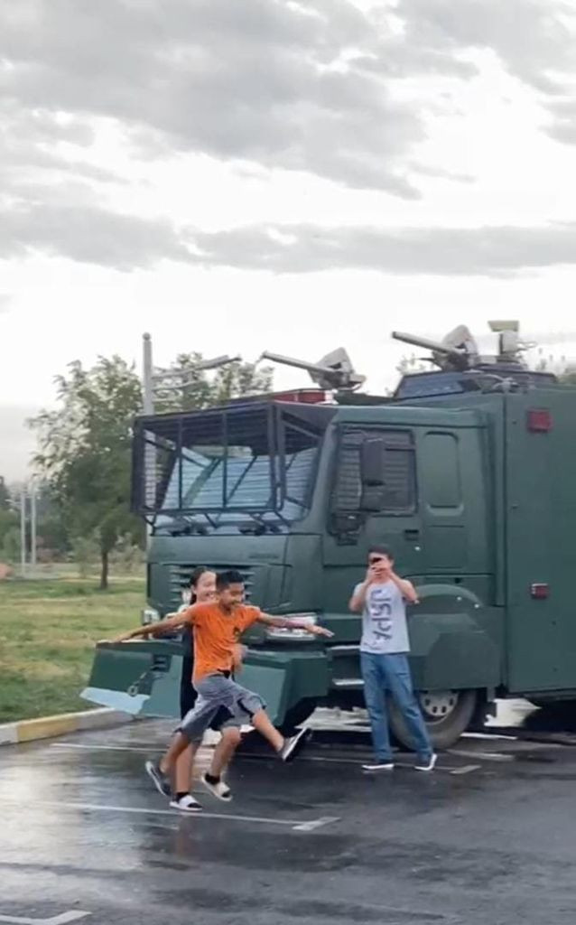 Ülke tarihinde ilk! Sıcaktan bunalan vatandaşlar TOMA ile serinledi - Sayfa 5