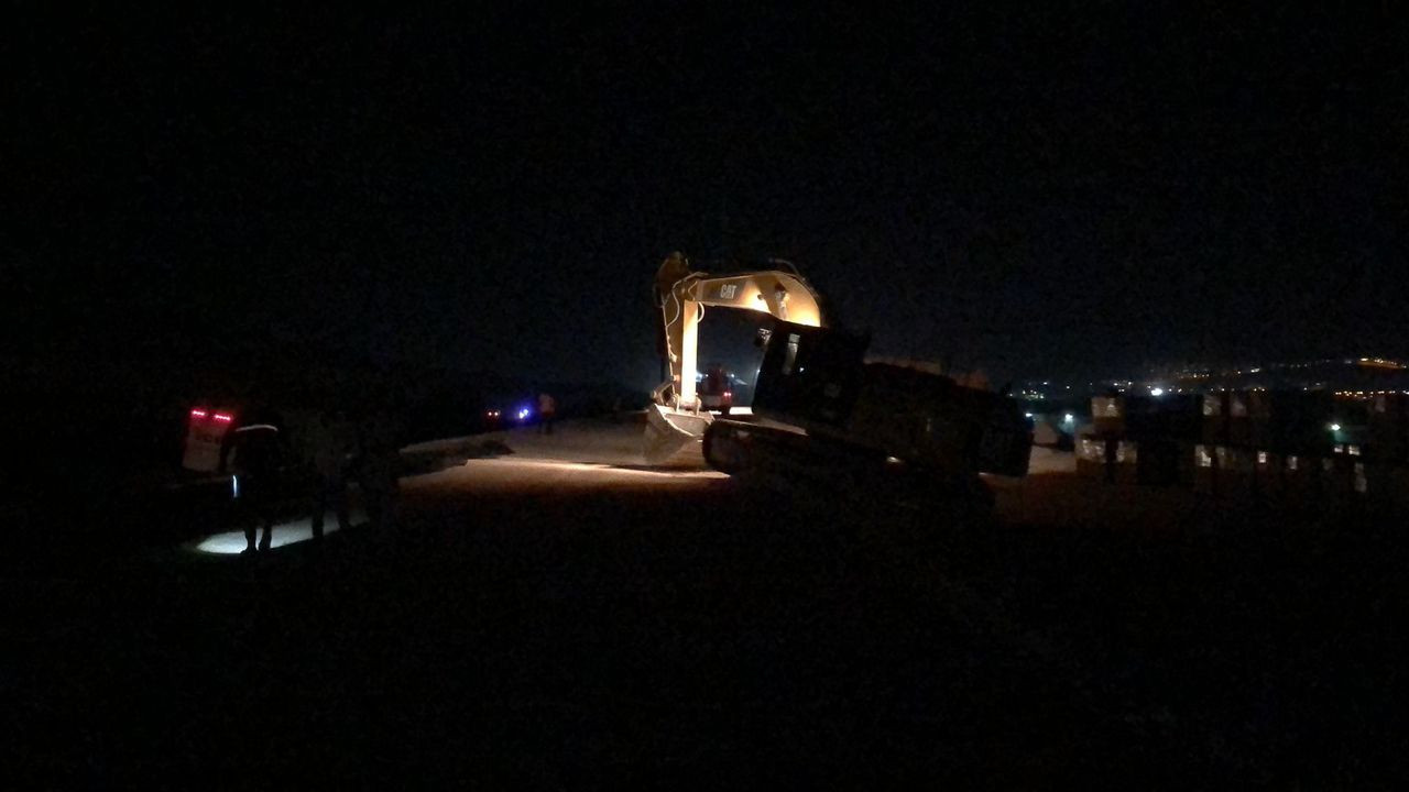 TAG Otoyolu'na atık sızdı! Akan atığın önünün kesilmesi için çalışma başlatıldı - Sayfa 5