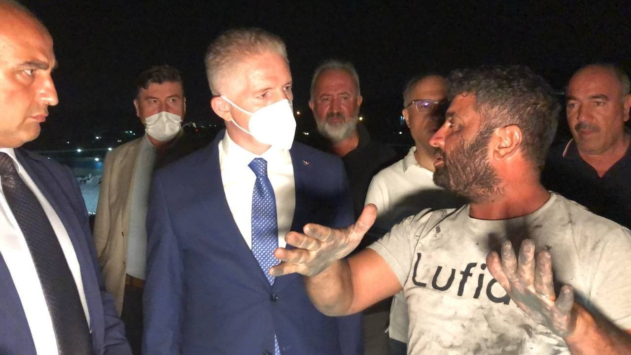 TAG Otoyolu'na atık sızdı! Akan atığın önünün kesilmesi için çalışma başlatıldı - Sayfa 6