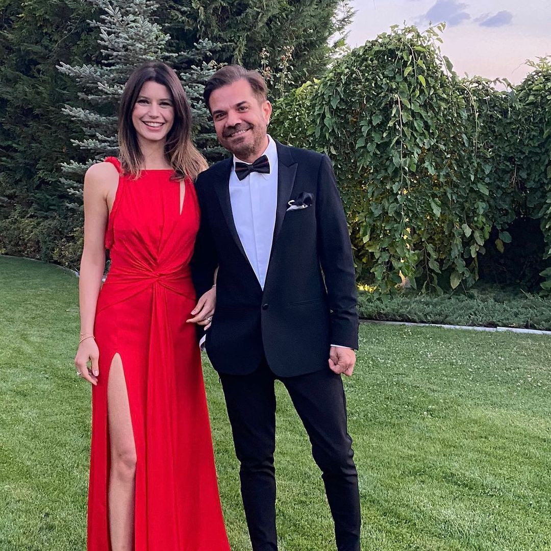 Kenan Doğulu'dan romantik paylaşım:  Beren Saat ile evliliklerinin 8. yılını kutladılar - Sayfa 6