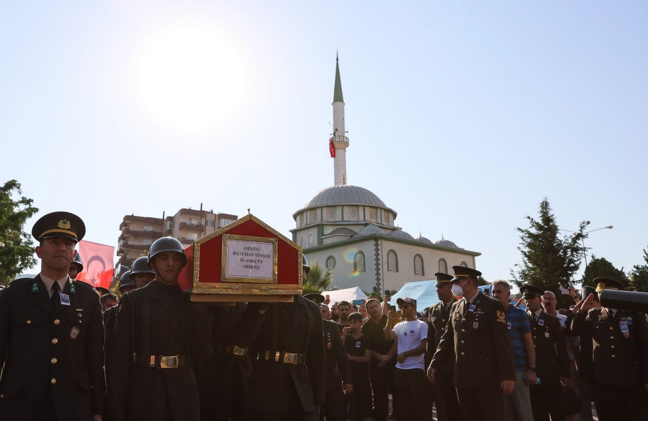 Şehit Astsubay Batuhan Şimşek, İzmir'de son yolculuğuna uğurlandı! - Sayfa 6
