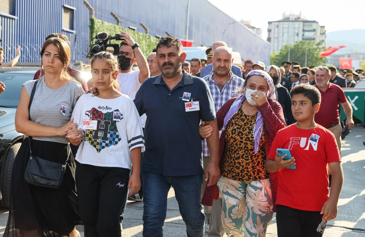 Şehit Astsubay Batuhan Şimşek, İzmir'de son yolculuğuna uğurlandı! - Sayfa 8
