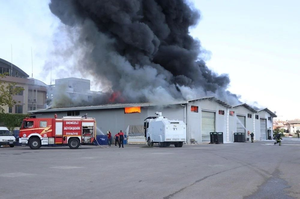 Denizli'de yangın paniği: Emniyet Müdürlüğü'nün lojistik deposu alevlere teslim! - Sayfa 7