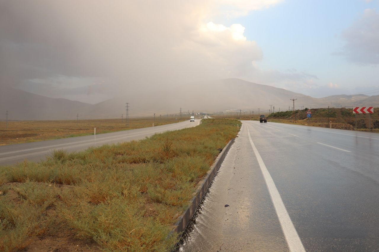 Sıcaklık 40 dereceye dayanmıştı, Iğdır’da aniden bastıran yağmur korkuttu - Sayfa 5