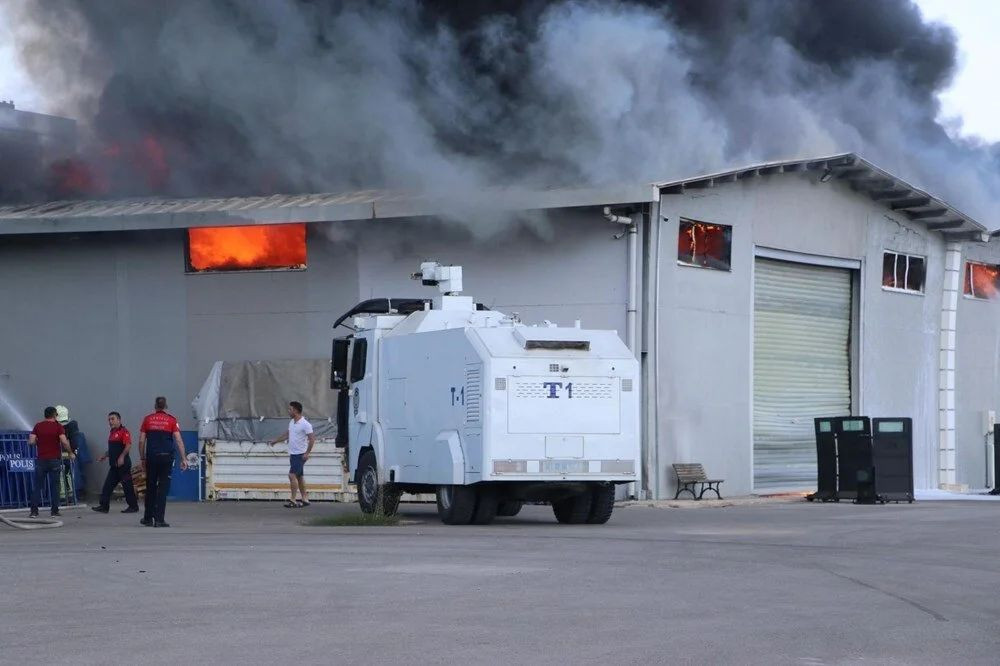 Denizli'de yangın paniği: Emniyet Müdürlüğü'nün lojistik deposu alevlere teslim! - Sayfa 6