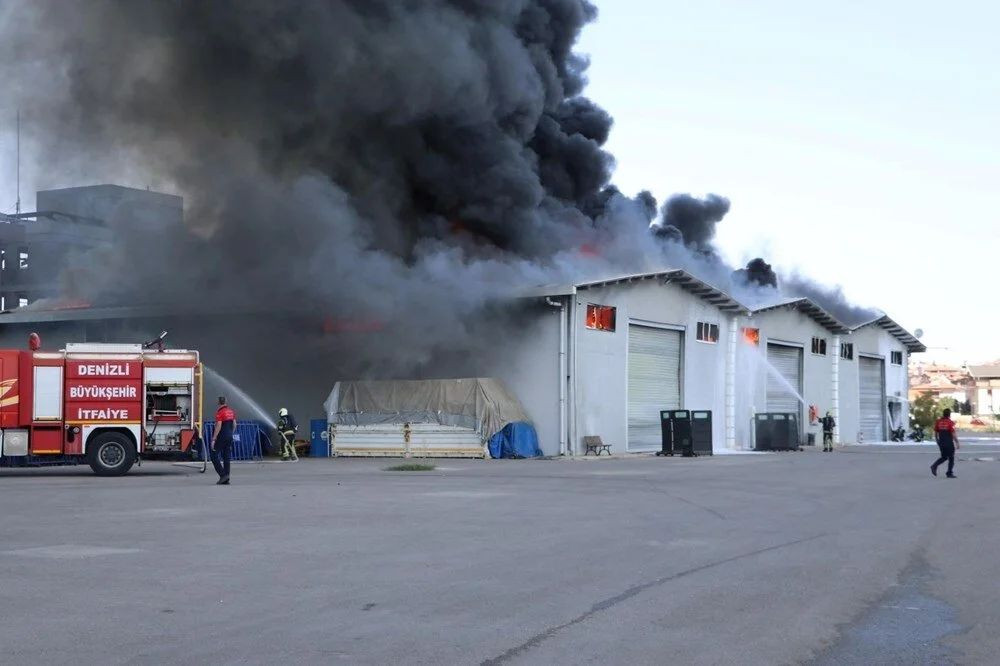 Denizli'de yangın paniği: Emniyet Müdürlüğü'nün lojistik deposu alevlere teslim! - Sayfa 8