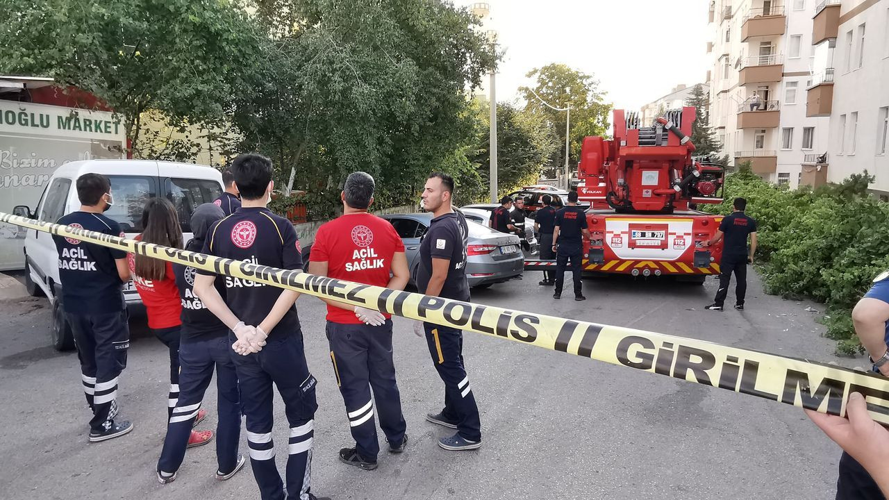 Kendilerini rehin alıp intihara kalkışan babalarını korku dolu gözlerle izlediler - Sayfa 6
