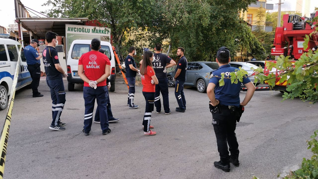 Kendilerini rehin alıp intihara kalkışan babalarını korku dolu gözlerle izlediler - Sayfa 7