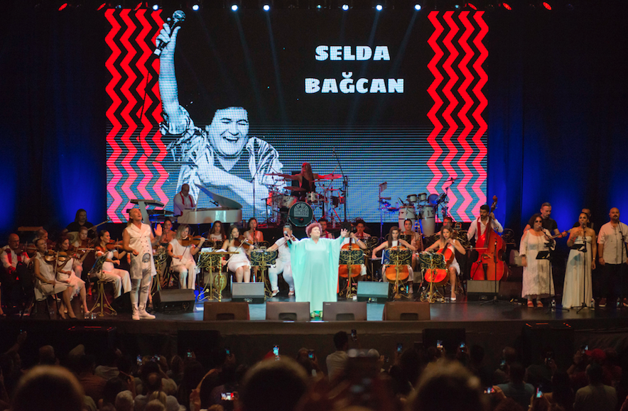 Selda Bağcan konserinde Aleyna Tilki sürprizi - Sayfa 12