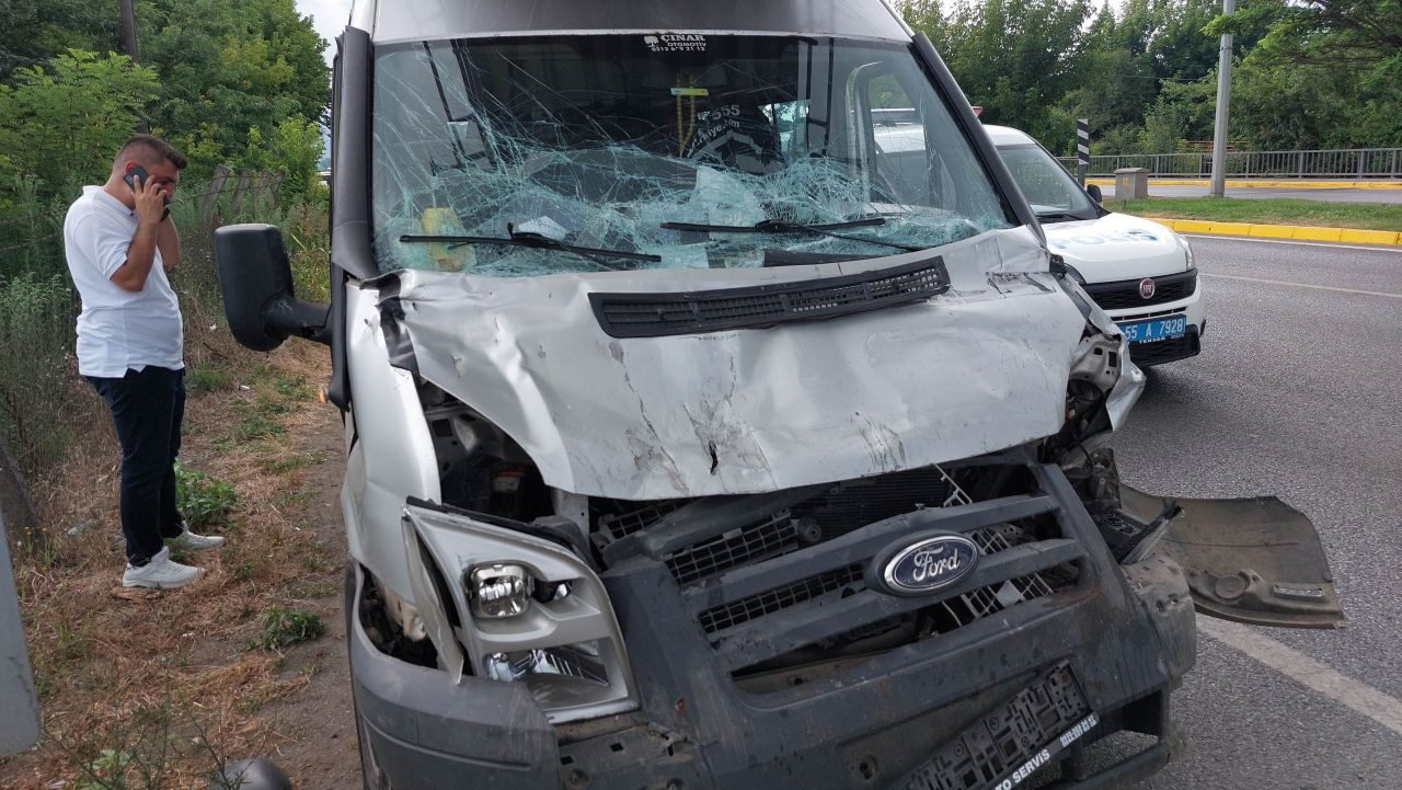 Fındık toplamaya giden ailelerin bulunduğu minibüs, tırla çarpıştı: 14 yaralı - Sayfa 9