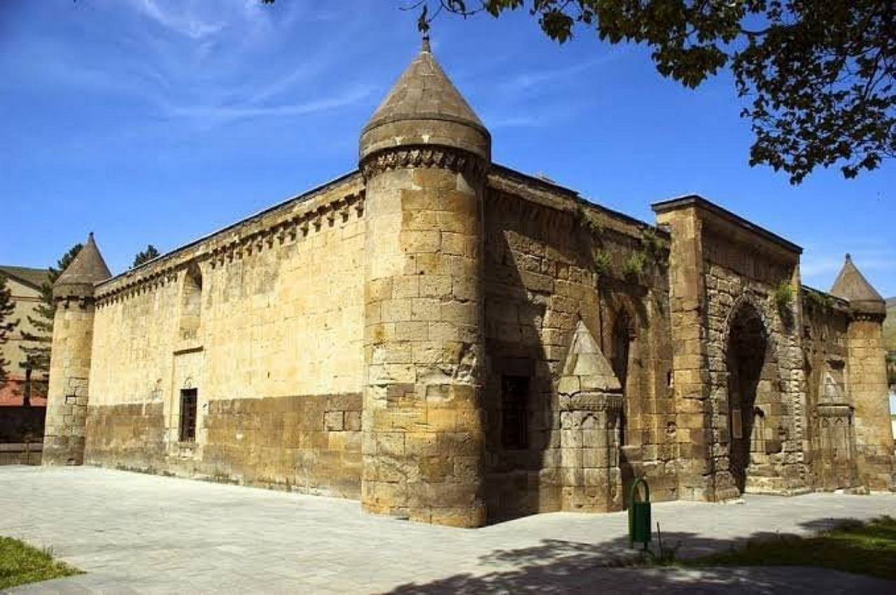 Tarihi toprak evleri, Kümbetleri ve mimarisiyle Vadideki güzel şehir Bitlis Gezi Listesi ve 5 minaresinin hikayesi! - Sayfa 10