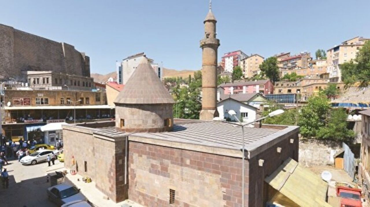Tarihi toprak evleri, Kümbetleri ve mimarisiyle Vadideki güzel şehir Bitlis Gezi Listesi ve 5 minaresinin hikayesi! - Sayfa 15