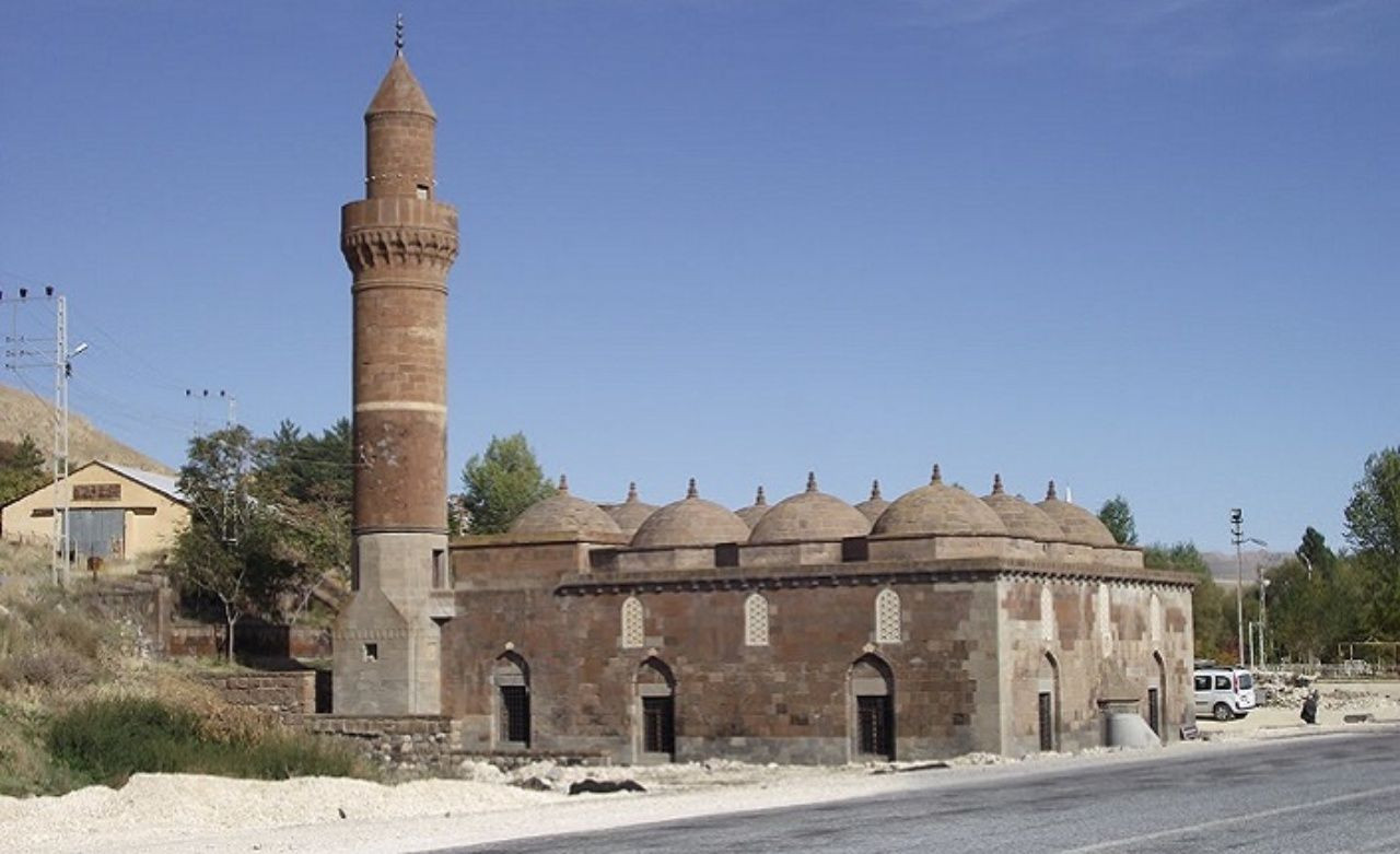 Tarihi toprak evleri, Kümbetleri ve mimarisiyle Vadideki güzel şehir Bitlis Gezi Listesi ve 5 minaresinin hikayesi! - Sayfa 16