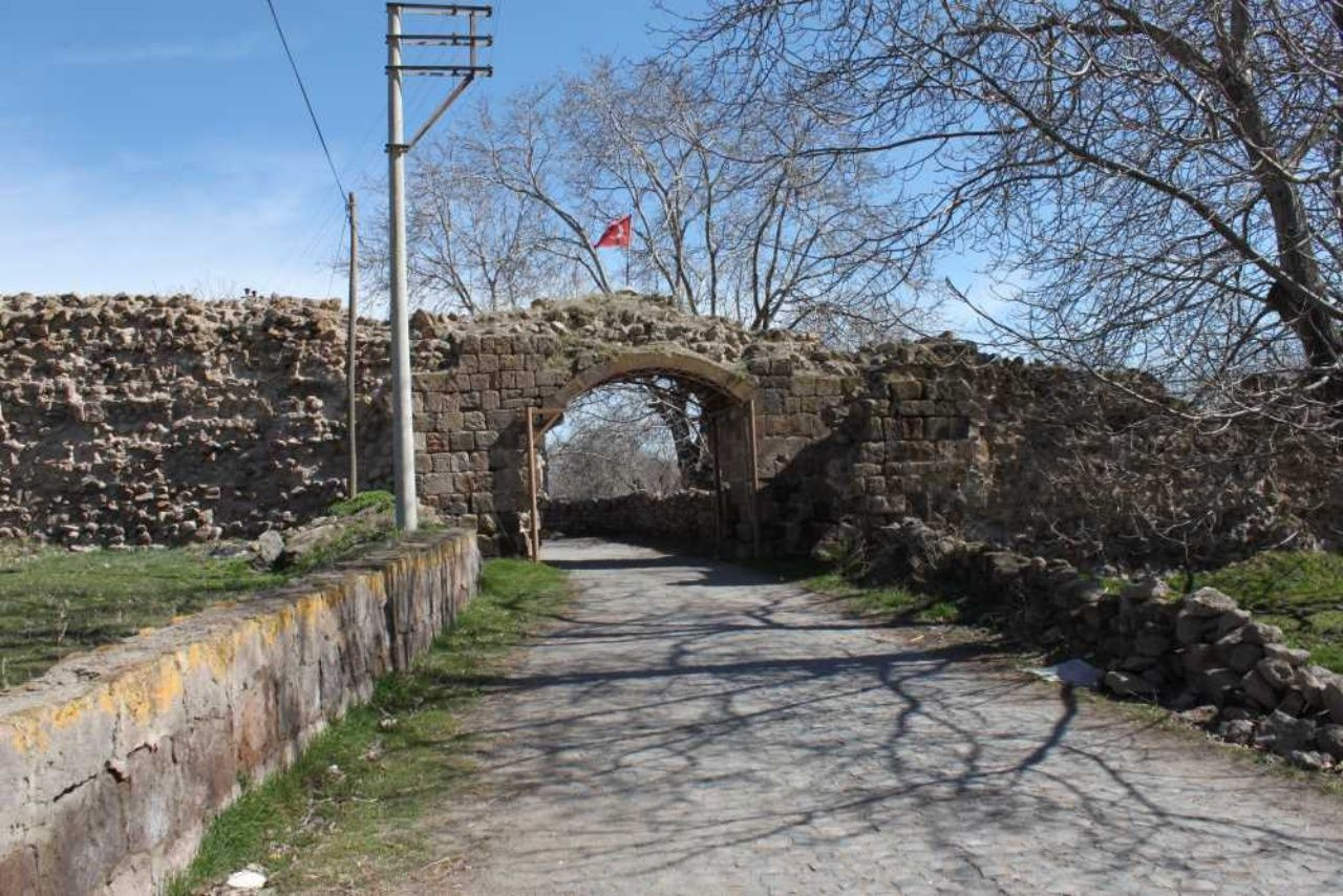 Tarihi toprak evleri, Kümbetleri ve mimarisiyle Vadideki güzel şehir Bitlis Gezi Listesi ve 5 minaresinin hikayesi! - Sayfa 17