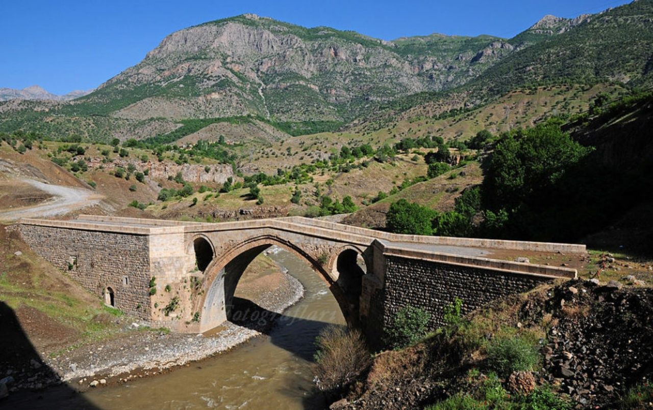 Tarihi toprak evleri, Kümbetleri ve mimarisiyle Vadideki güzel şehir Bitlis Gezi Listesi ve 5 minaresinin hikayesi! - Sayfa 20