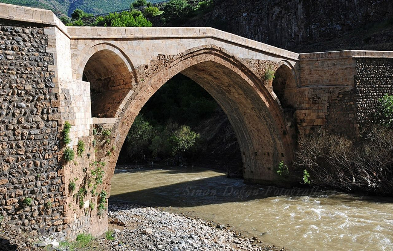 Tarihi toprak evleri, Kümbetleri ve mimarisiyle Vadideki güzel şehir Bitlis Gezi Listesi ve 5 minaresinin hikayesi! - Sayfa 21