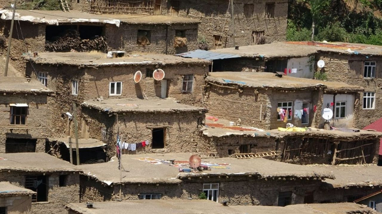 Tarihi toprak evleri, Kümbetleri ve mimarisiyle Vadideki güzel şehir Bitlis Gezi Listesi ve 5 minaresinin hikayesi! - Sayfa 23