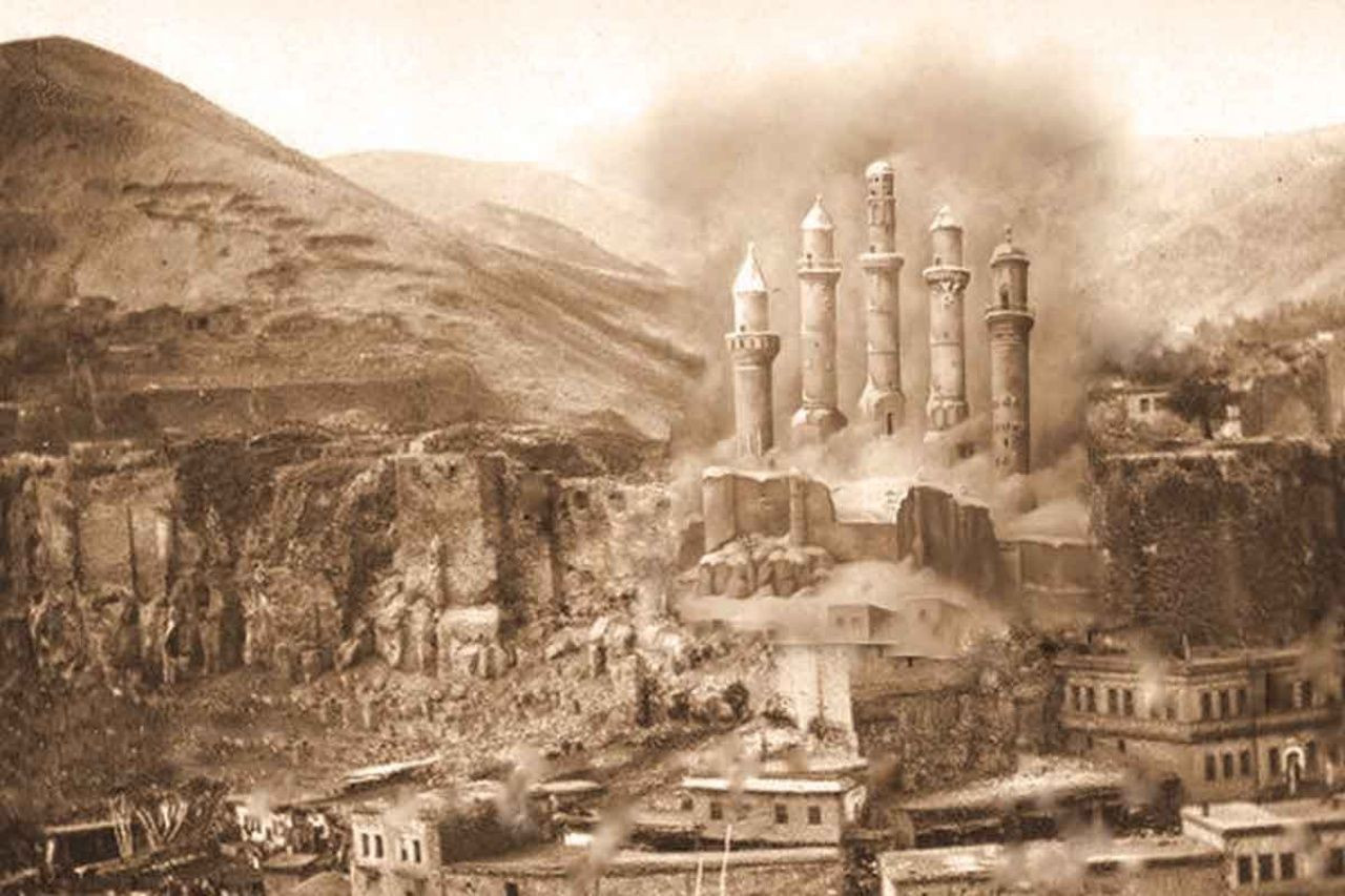 Tarihi toprak evleri, Kümbetleri ve mimarisiyle Vadideki güzel şehir Bitlis Gezi Listesi ve 5 minaresinin hikayesi! - Sayfa 30