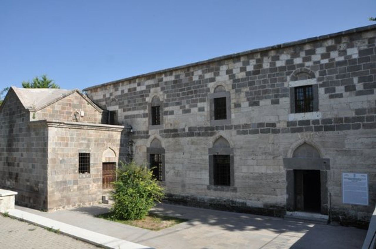 Tarihi yerleri ve kültürel değerleriyle Karaman gezi listesi ve yöresel lezzetleri - Sayfa 11