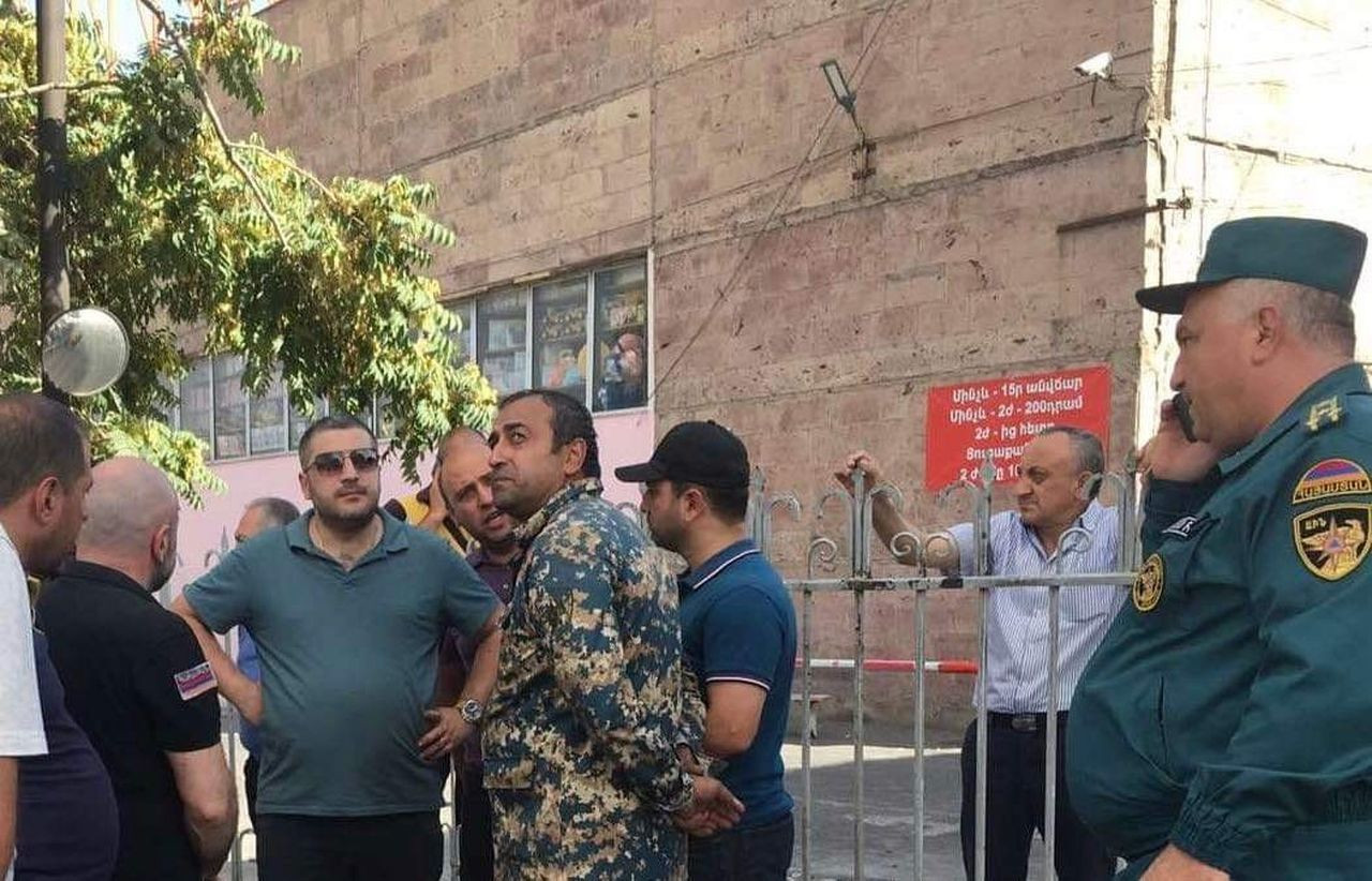 Ermenistan'da alışveriş pazarındaki havai fişek deposu patladı! Can kaybı 2’ye, yaralı sayısı 60’a yükseldi - Sayfa 8