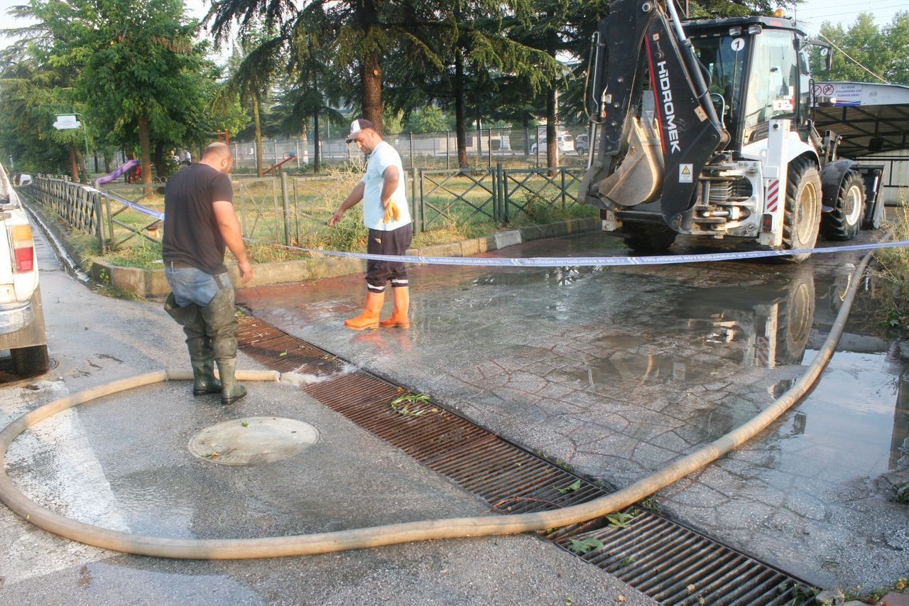 Bilecik'te ani bastıran dolu ve sağanakta caddeler göle döndü, tarım arazileri zarar gördü - Sayfa 7