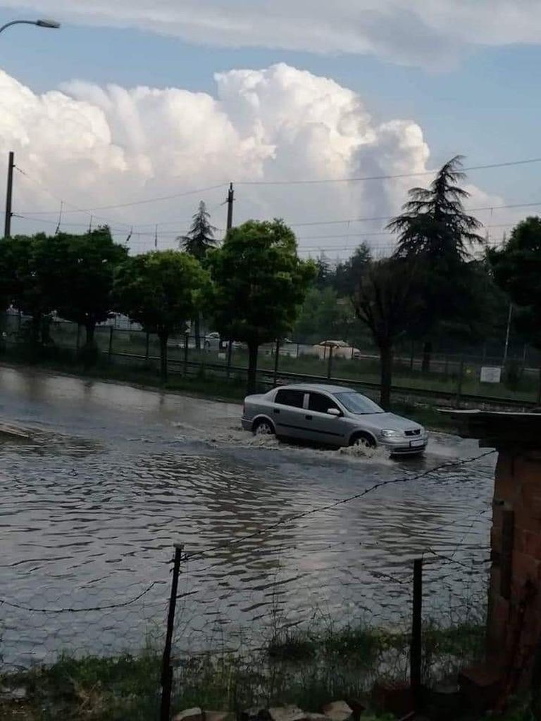 Bilecik'te ani bastıran dolu ve sağanakta caddeler göle döndü, tarım arazileri zarar gördü - Sayfa 8