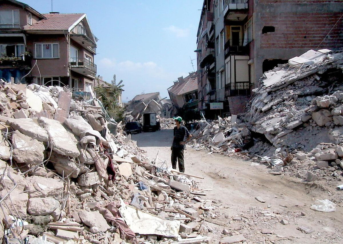 17 Ağustos depreminin 23. yıl dönümü: Türkiye tarihinin en büyük felaketlerinden biri... - Sayfa 7