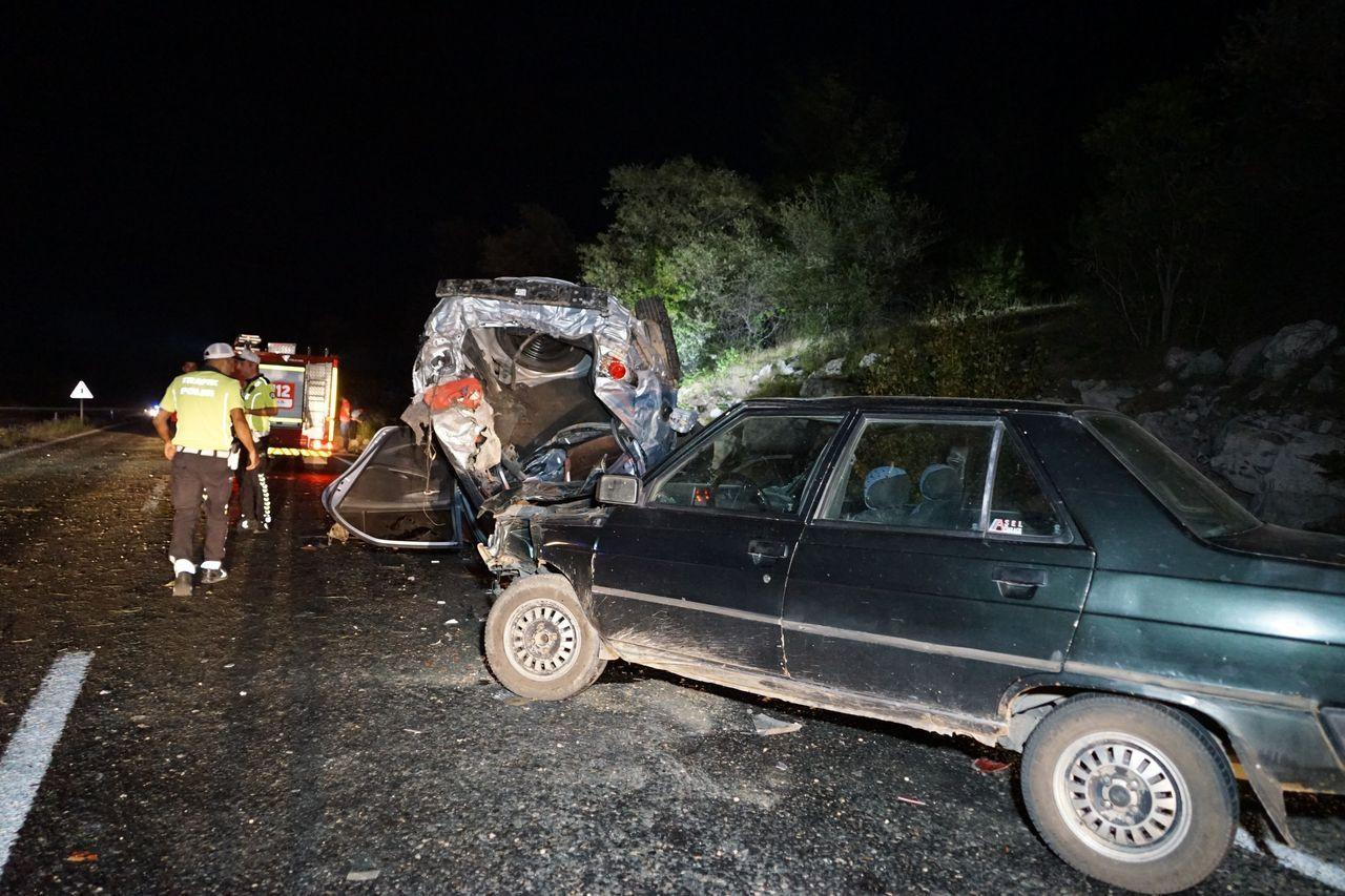 Takla atarak karşı şeritteki araçların üzerine uçtu: 3 ölü, 5 yaralı - Sayfa 5