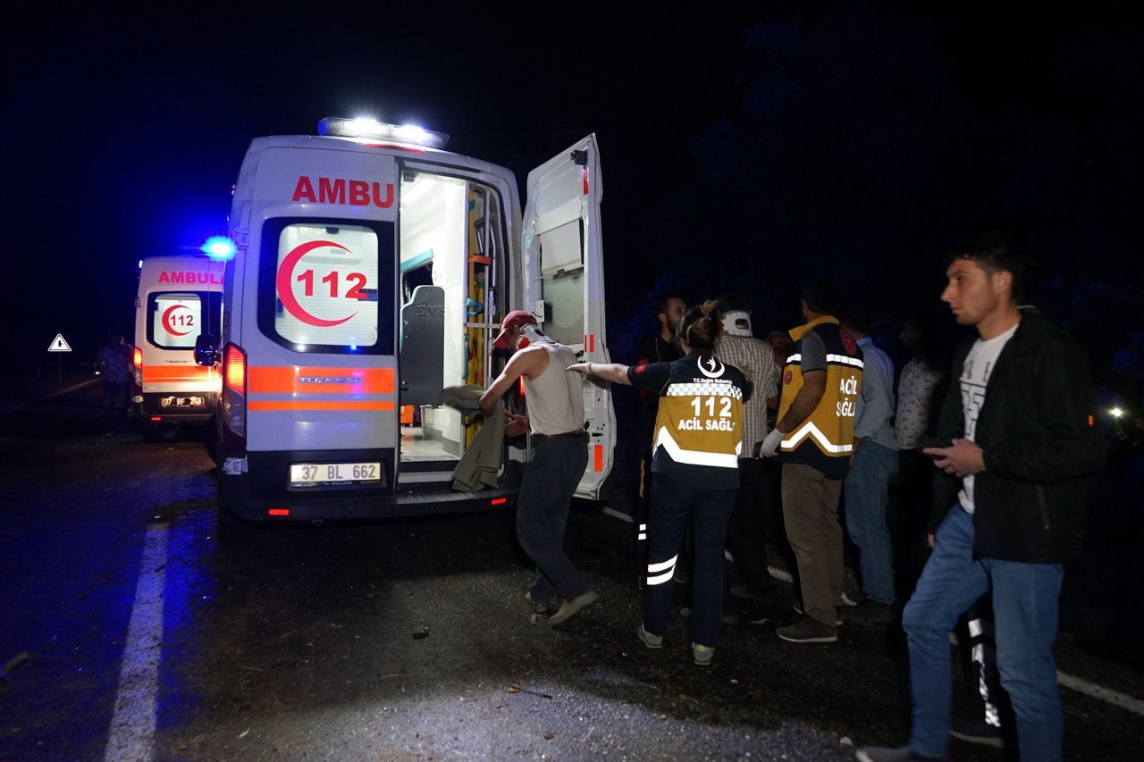 Takla atarak karşı şeritteki araçların üzerine uçtu: 3 ölü, 5 yaralı - Sayfa 11