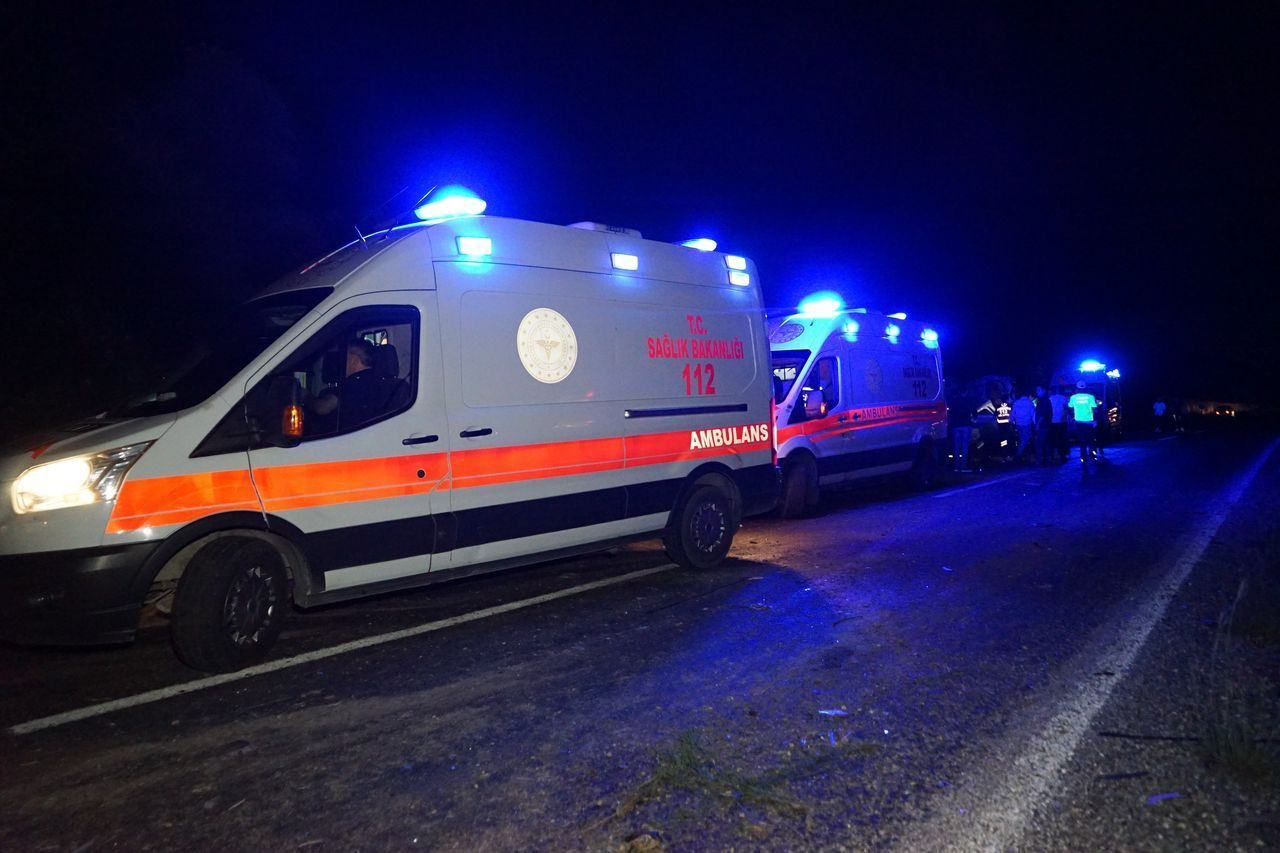 Takla atarak karşı şeritteki araçların üzerine uçtu: 3 ölü, 5 yaralı - Sayfa 12