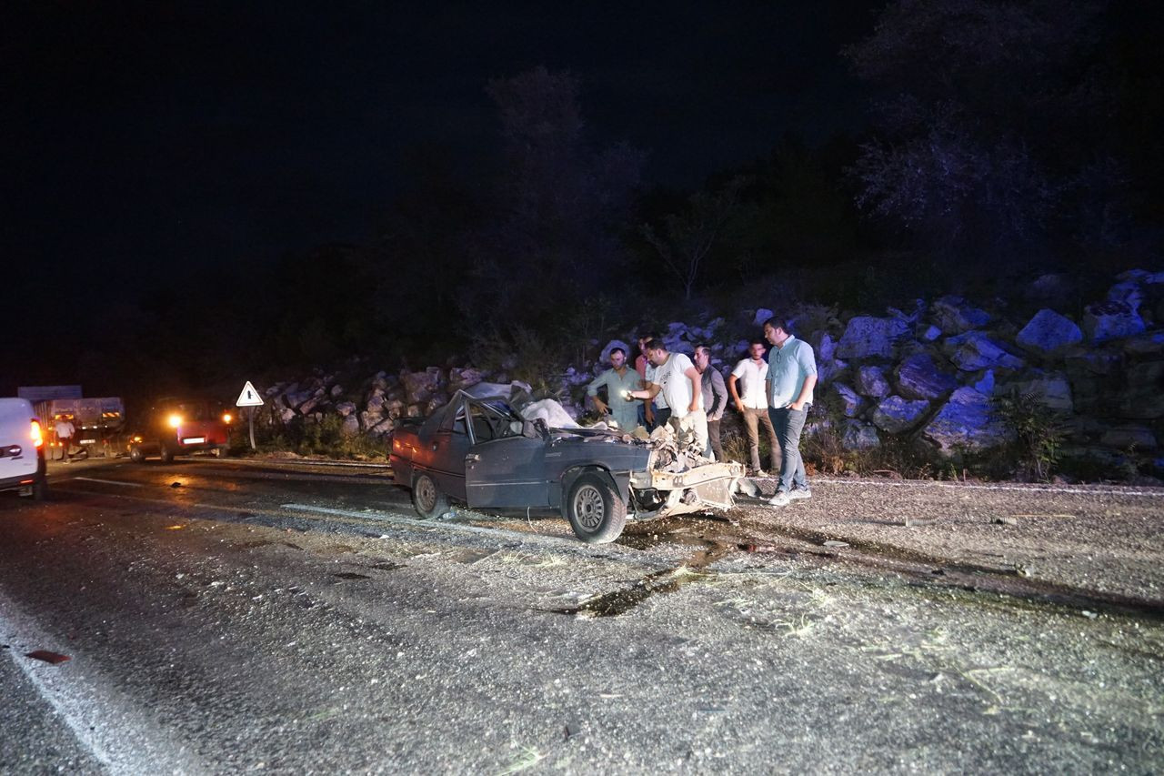 Takla atarak karşı şeritteki araçların üzerine uçtu: 3 ölü, 5 yaralı - Sayfa 13