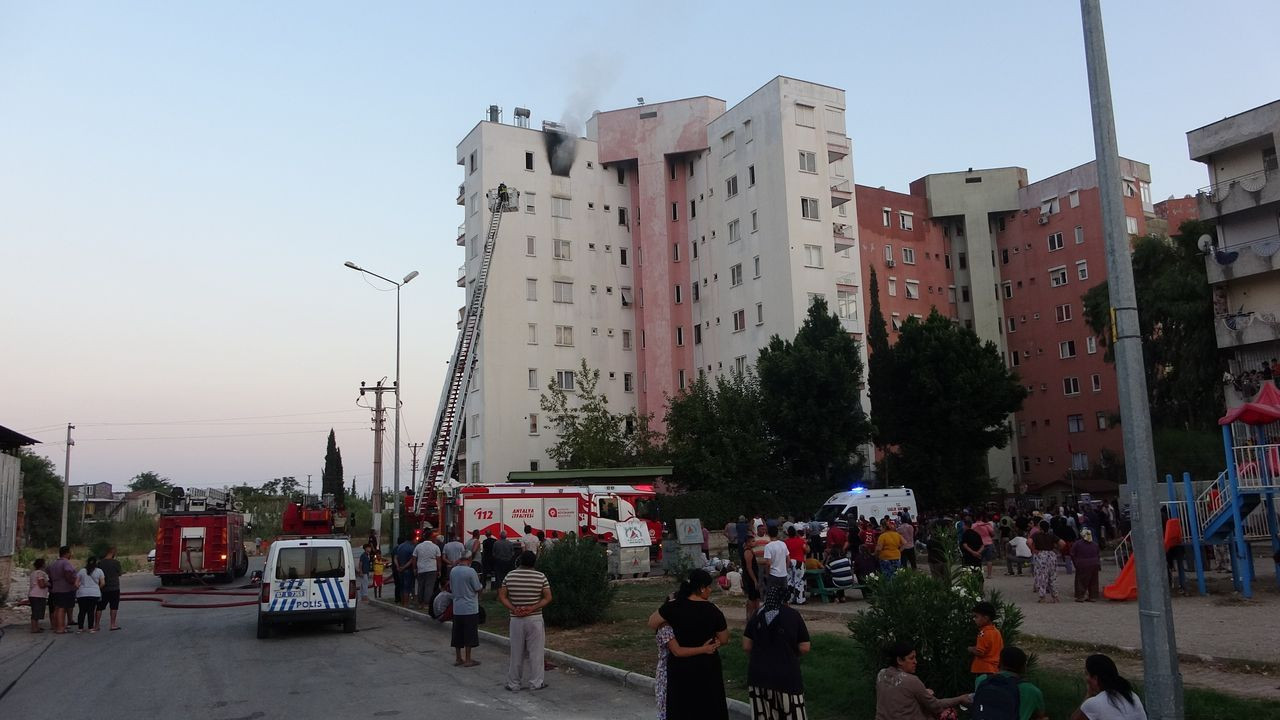 Yaşlı çift, torunları ile yangında mahsur kaldı! Yardımlarına komşuları yetişti - Sayfa 6