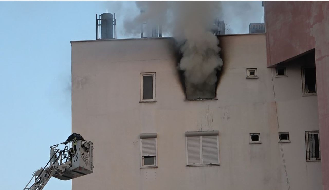 Yaşlı çift, torunları ile yangında mahsur kaldı! Yardımlarına komşuları yetişti - Sayfa 8