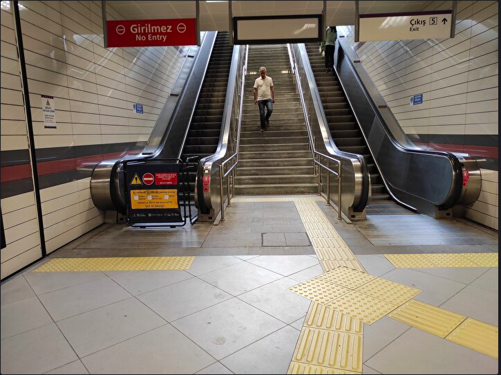 Metro ve tramvay hatlarında çalışmayan yürüyen merdivenler vatandaşları çileden çıkardı - Sayfa 8